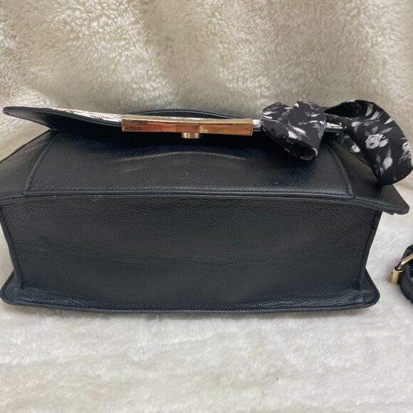 Feminine Besty Johnson Black/White Floral Handbag w/Shoulder Strap Medium Size - Picture 7 of 12